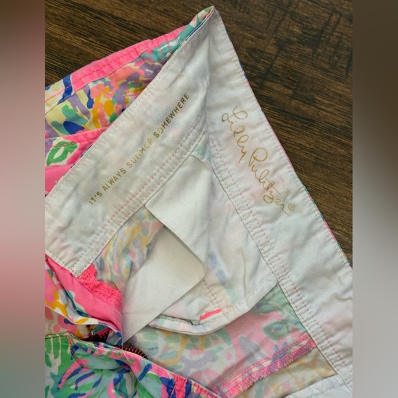 Lilly Pulitzer Vibrant Pink Floral Women's Kerrie Shorts 3" inseam - Picture 4 of 7